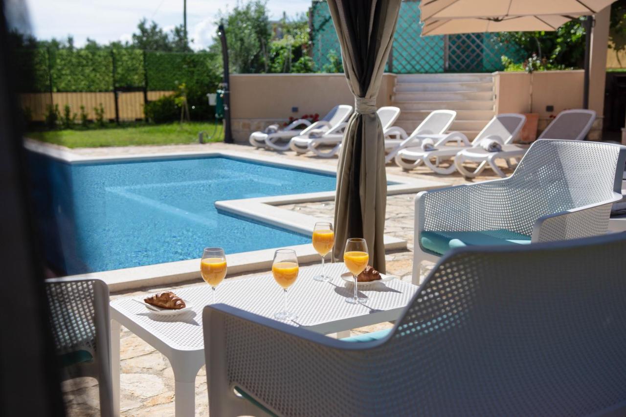 Villa Mater - Luxuriously Equipped Villa With A 15M Long Swimming Pool Žrnovnica Екстериор снимка