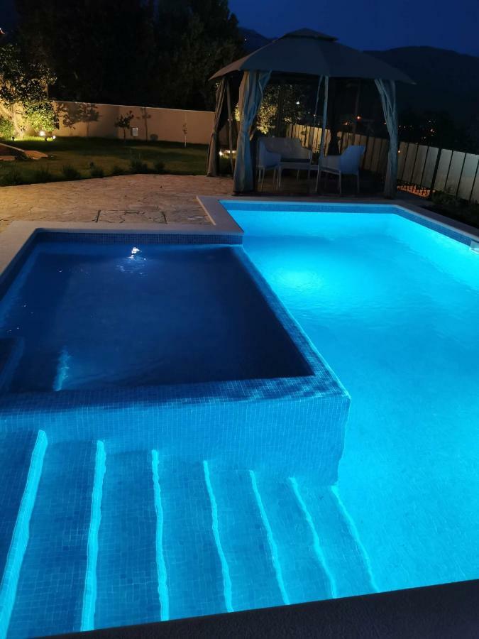 Villa Mater - Luxuriously Equipped Villa With A 15M Long Swimming Pool Žrnovnica Екстериор снимка